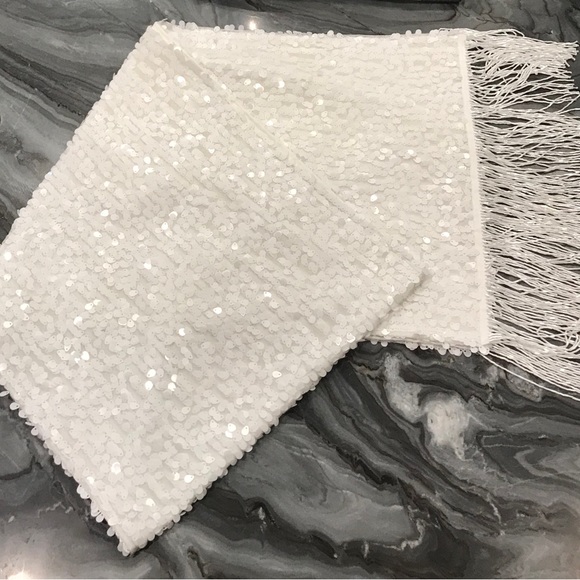 BNWT Kitchen Dining Table Runner White Sequin White Beaded Fringe - Picture 1 of 15